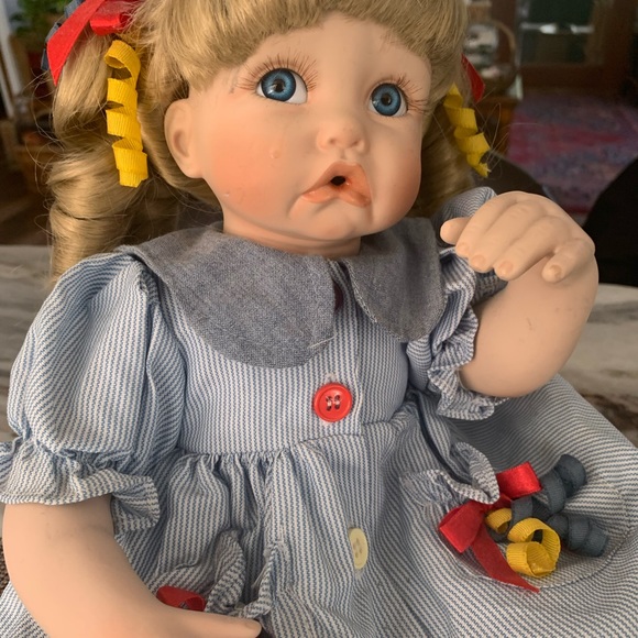 Crying Kayla Porcelain Doll. The Hamilton Collection - Picture 3 of 11